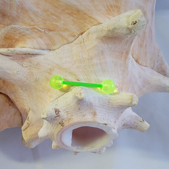 PAIR of Green 14G flexible tongue or nipple retainer with ball ends - Picture 3 of 5